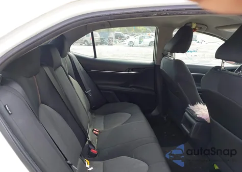 2018 Toyota Camry Le z USA, uszkodzony, nr VIN 4T1B11HK2JU096477